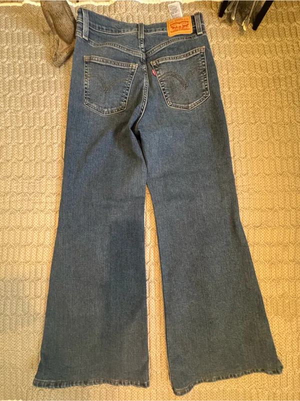 Levi's Women's Medium Blue Wide-Leg Flare Jeans - Image 5
