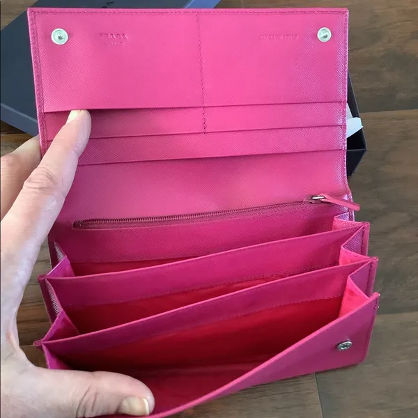 NICE PRADA SAFIANO LEATHER WALLET 🌷🌷🌷 - Image 9
