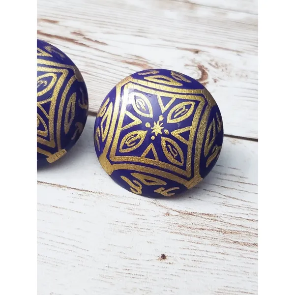 Vintage Clip On Earrings Large Statement Earrings Violet with Gold Tone Pattern - Image 3