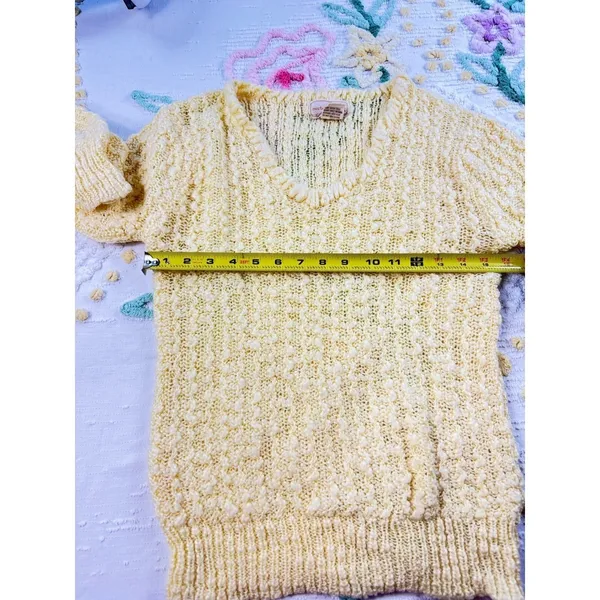 Mister Noah Vintage Yellow V-Neck Textured Knit Sweater Cozy Retro Pullover M - Image 7