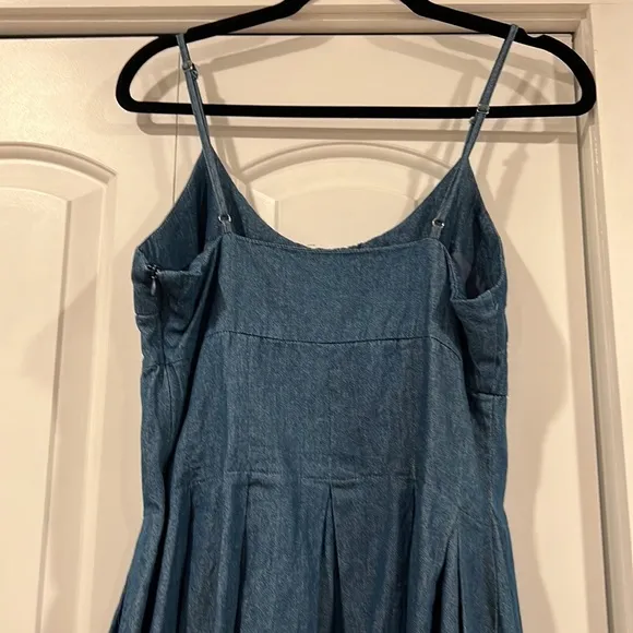 Lulu’s medium denim dress‎ with adjustable straps - Image 4