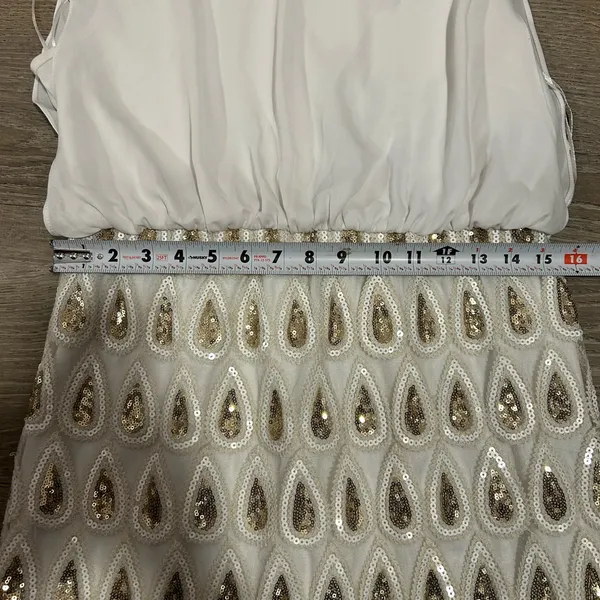 Boohoo White and Gold Sequin Dress - Image 6