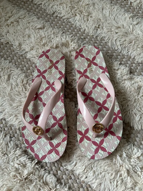 Michael Kors Light Pink Logo Medallion Flip Flop Sandals Size US 6M - Image 2