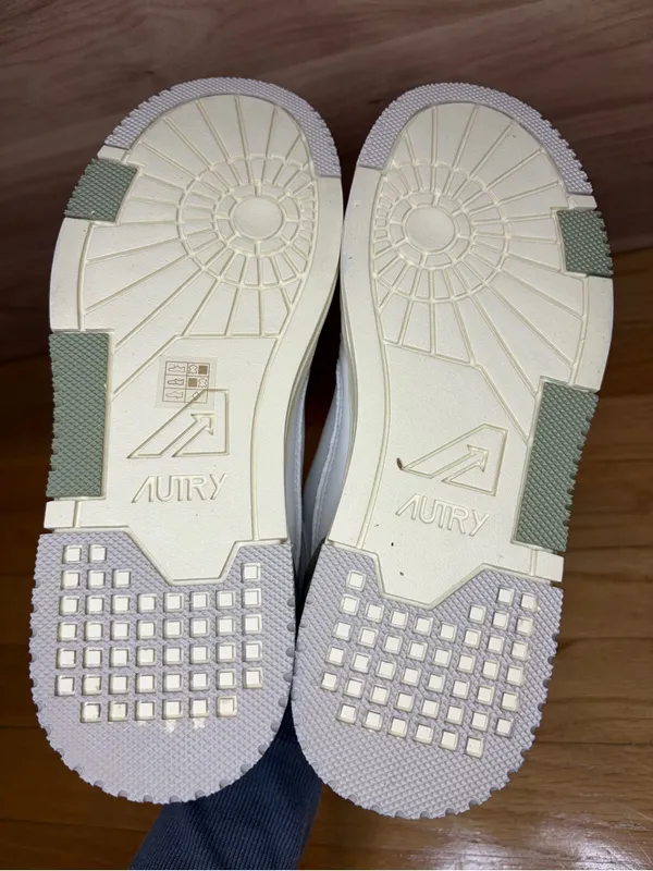 Autry CLC Low Women's Sneakers - Size 9 - Image 7