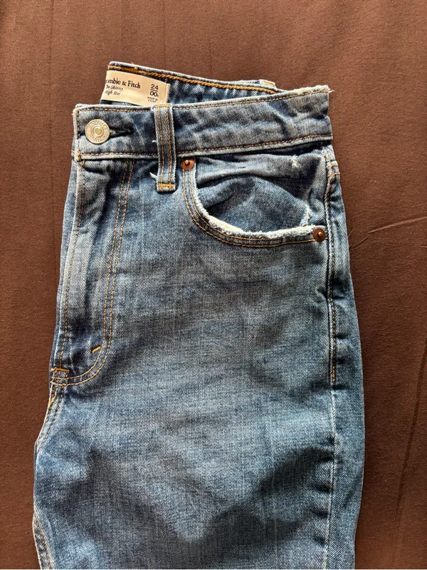 Abercrombie & Fitch Light Blue Boyfriend Jeans with Knee Rip - Image 3