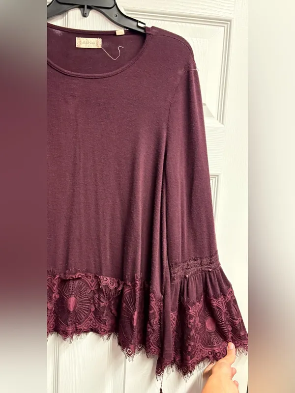 NWOT Altar’d State Maroon Blouse W/ Bell Sleeves & Lace Detail Size Large - Image 3