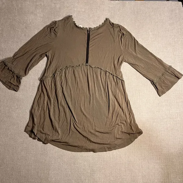 POL Women's Light Olive Green‎ Bell Sleeve Crochet Trim Peasant Tunic Top Size L - Image 6