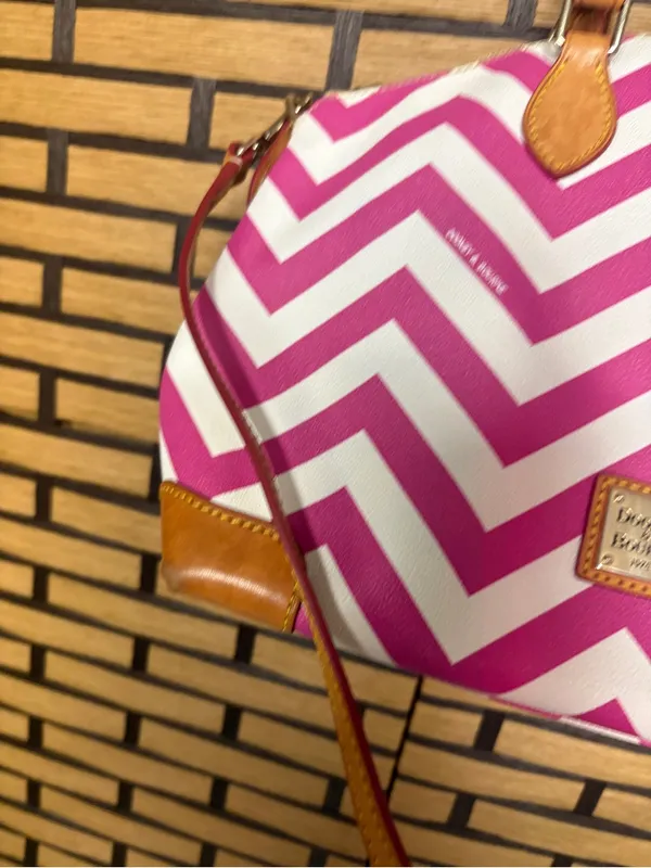 Dooney & Bourke pink and white Chevron satchel - Image 3