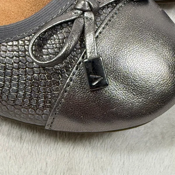 Vionic Minna Gunmetal Silver Snake Skin Ballet Flats Orthotic Size 7.5 - Image 2