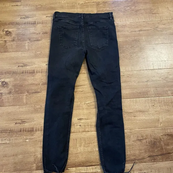 Free People Woman size W 29R Black Skinny Denim Jegging Jeans Distressed - Image 6
