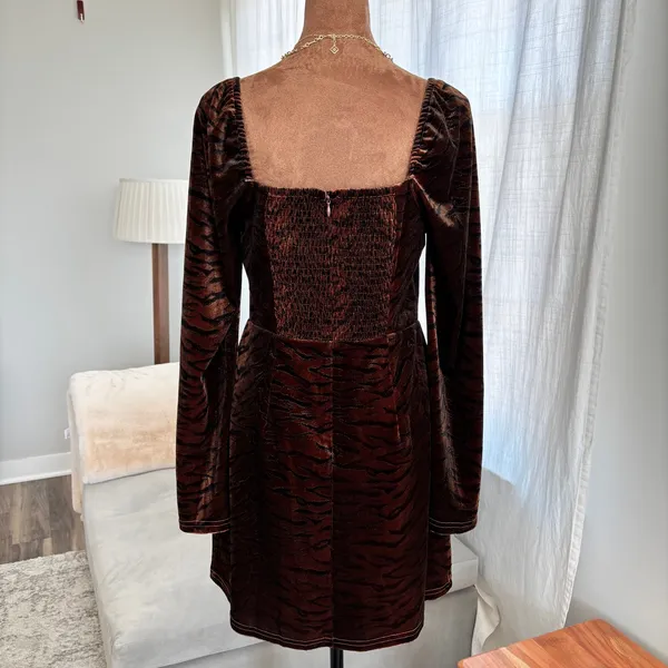 Le Lis Dress Medium Bronze Tiger Print Velvet Square Neck Long Sleeve Whimsygoth - Image 10