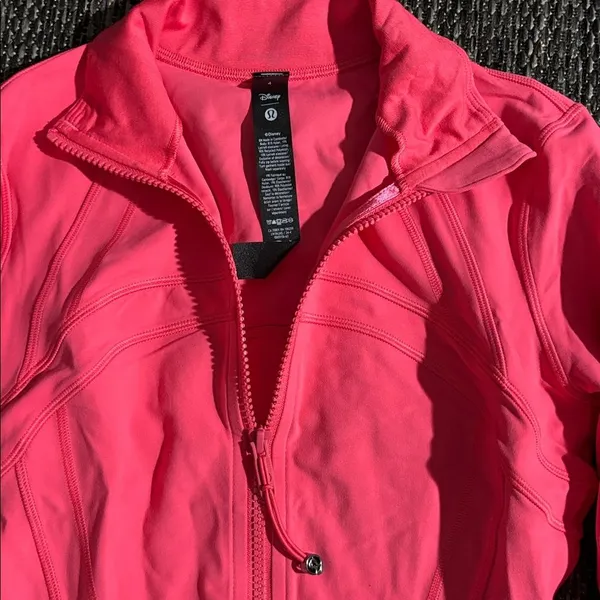 Lululemon Disney Define Jacket *Nulu Lipgloss Pink Size 4 NEW - Image 5