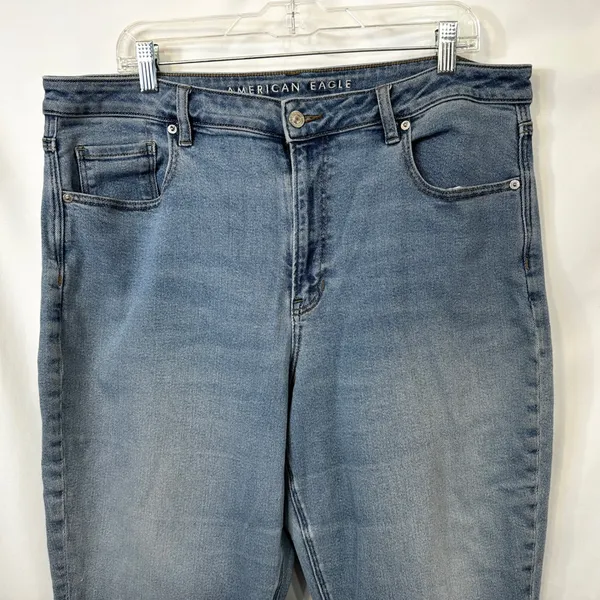American Eagle Plus Size 18‎ Mom Jeans Light Wash Stretch High Rise Relaxed 834 - Image 6