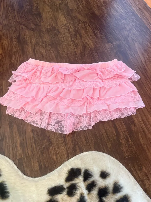 Edikted Ruffle Shorts - Image 3