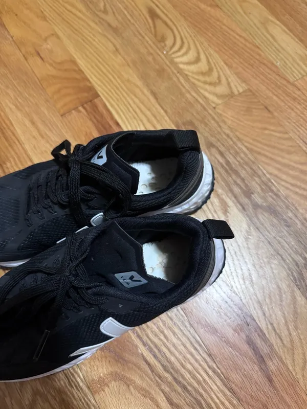 VEJA CONDOR MESH BLACK and WHITE Sneakers size 7 - Image 3