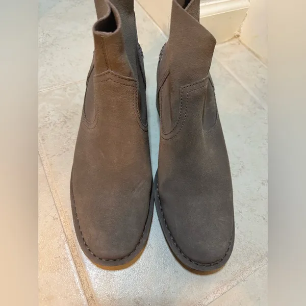 UGG Bandara Ankle‎ Boots, 7.5 - Image 4