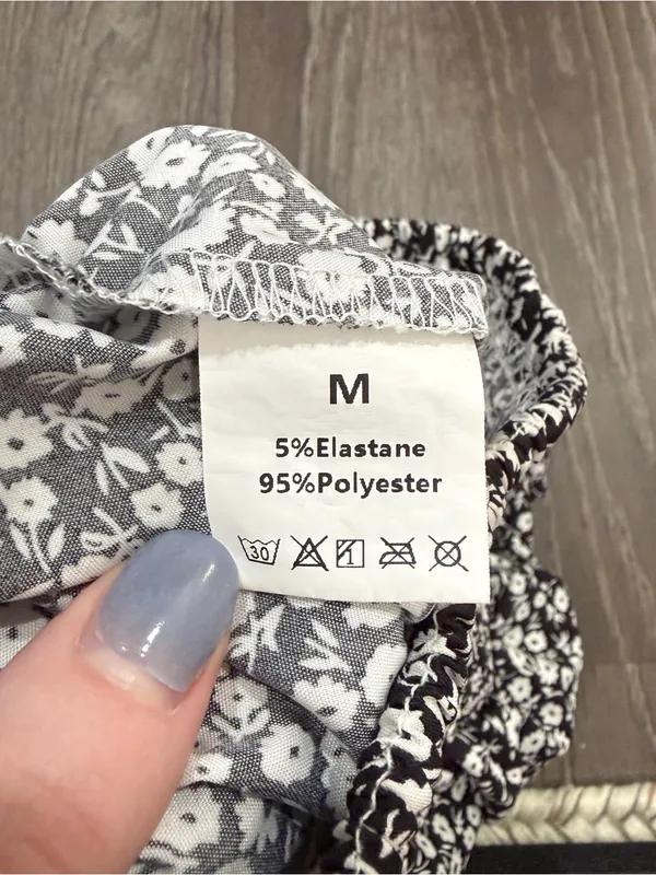 Shein Black and White Floral High Rise Shorts - Image 3