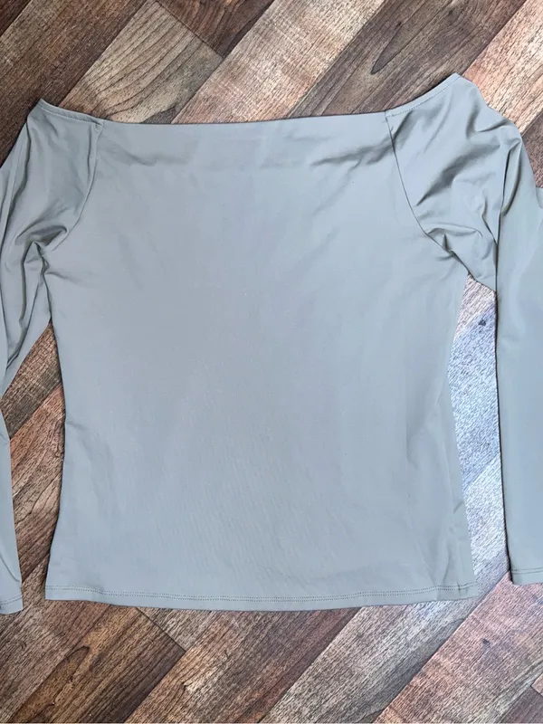 Old Navy Women's Off-Shoulder Long Sleeve Top — Taupe Size Large - Image 6
