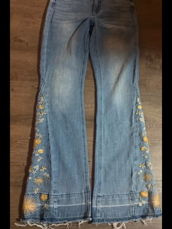 Ashley Mason embroidered flare legged jeans. Size 5/27" - Image 3