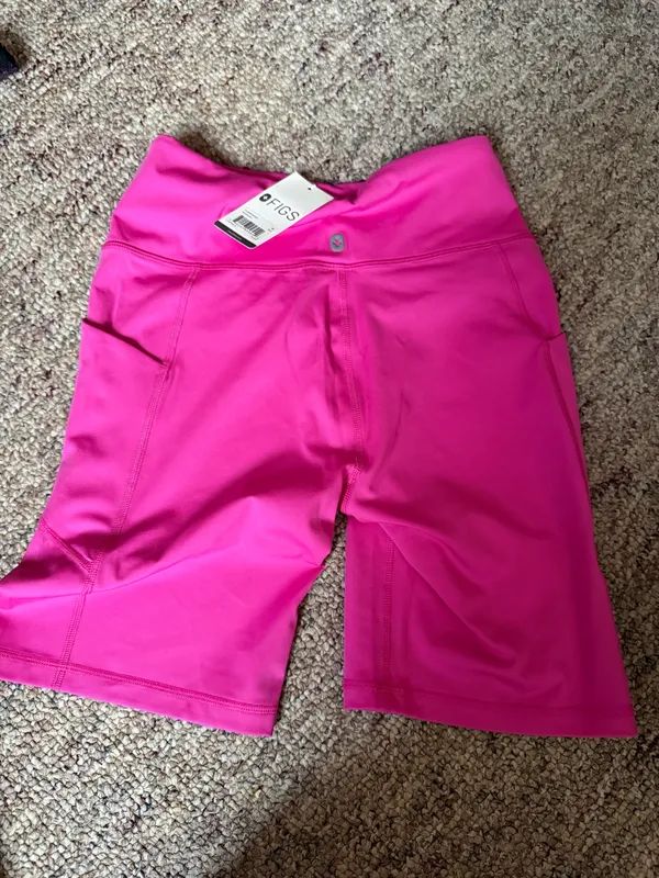 Figs Women's Bright Pink Biker Shorts medium - Image 5