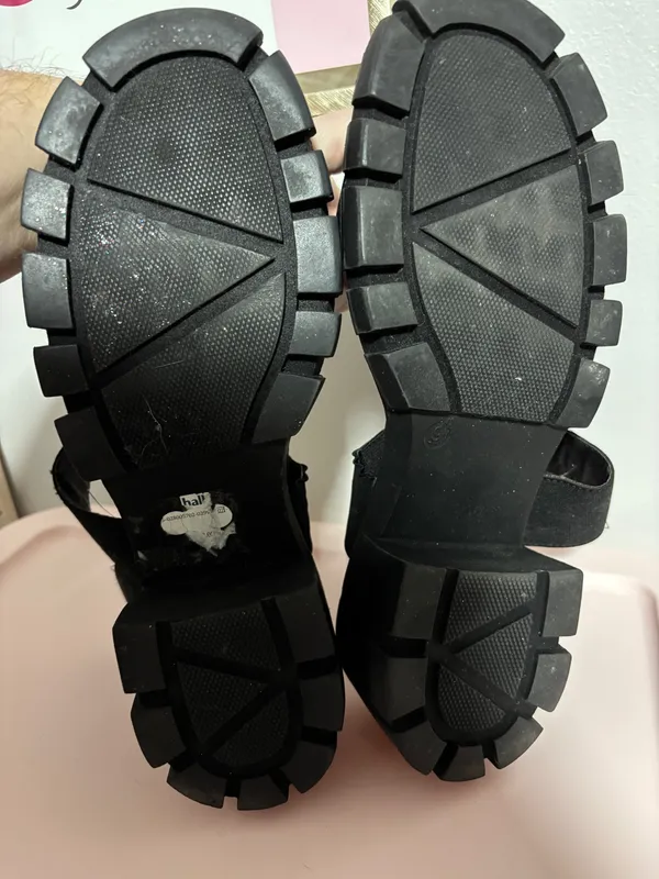 Chunky black platform sandal - Image 4