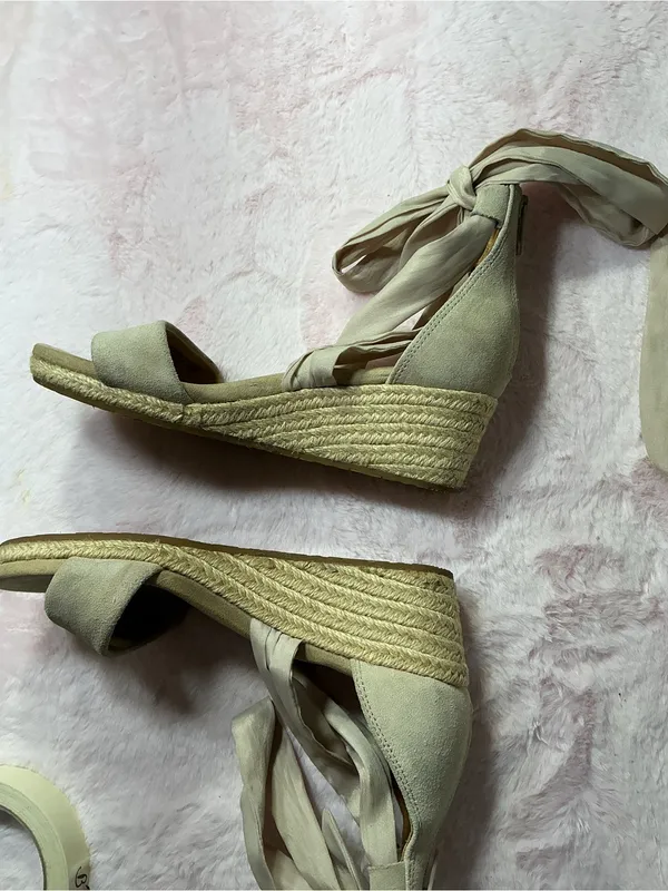 UGG Cream Tie-Wrap Ankle Sandals b123 - Image 6