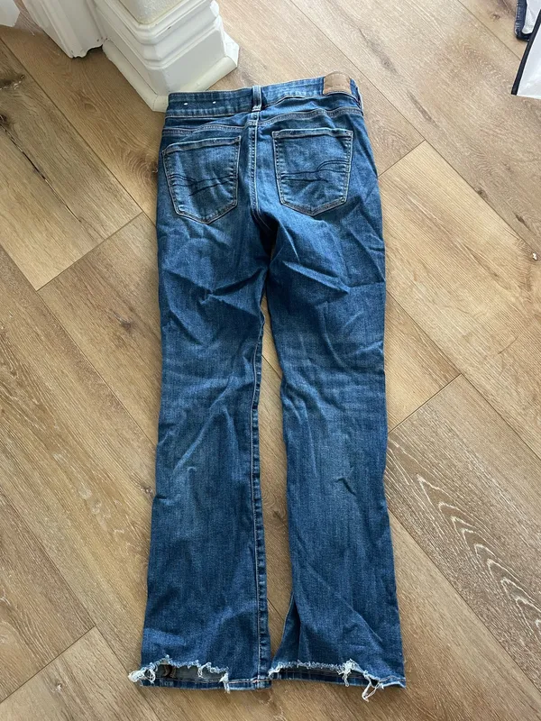 American Eagle Low-Rise Bootcut Jeans - Image 3
