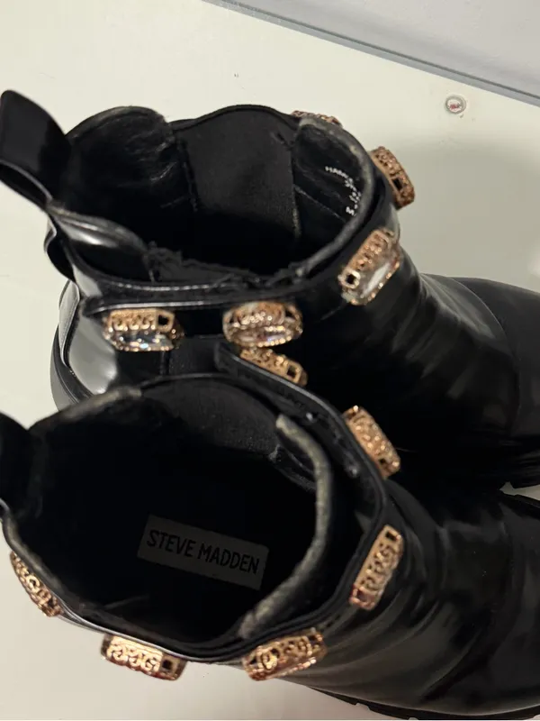 Steve Madden Black Leather Ankle Boots with Crystal Embellished Strap - Image 6