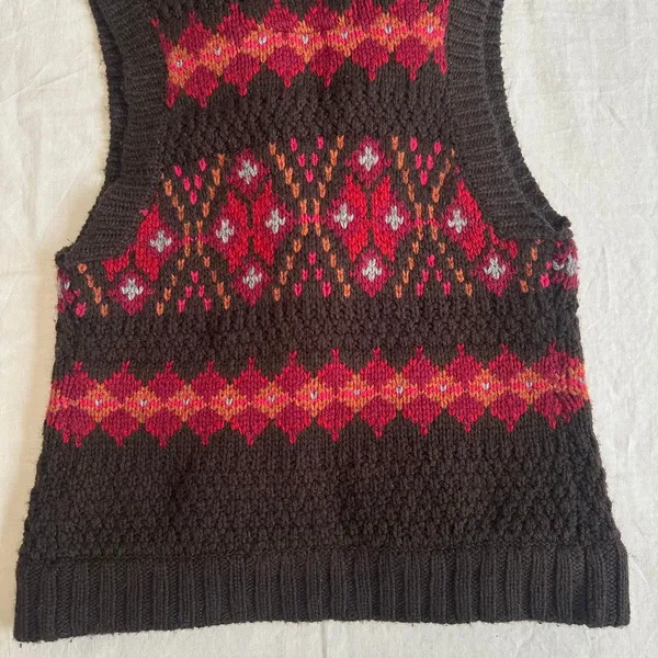 Abercrombie & Fitch Brown and Red Knit Sweater Vest Size Small - Image 8