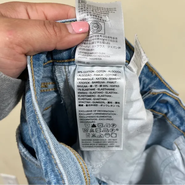 Levi's Wedgie Straight High Rise Women's Denim Jeans Blue Size 26 raw hem EUC - Image 7