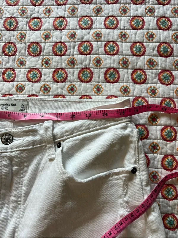 EUC Abercrombie & Fitch Mom High Rise White Jeans size 30/10 - Image 6