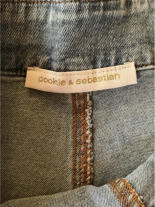 Vintage Y2K Cookie & Sebastian Light Wash Gold Button Denim Shorts size small - Image 5