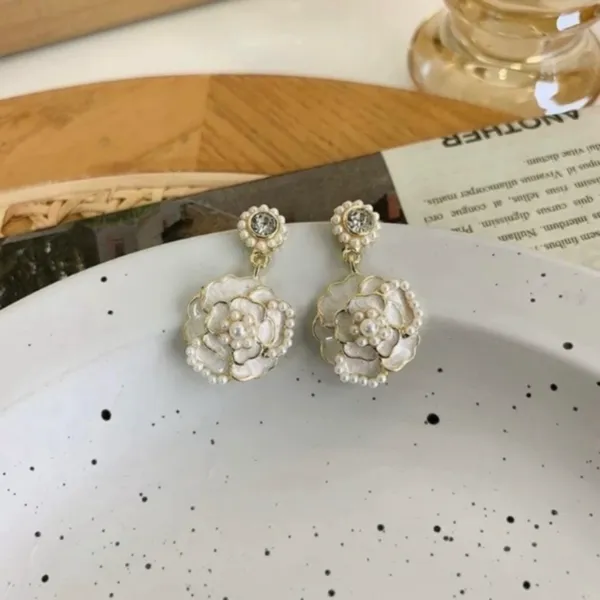 Elegant Flower Dangle Drop Earrings for Women - Image 3