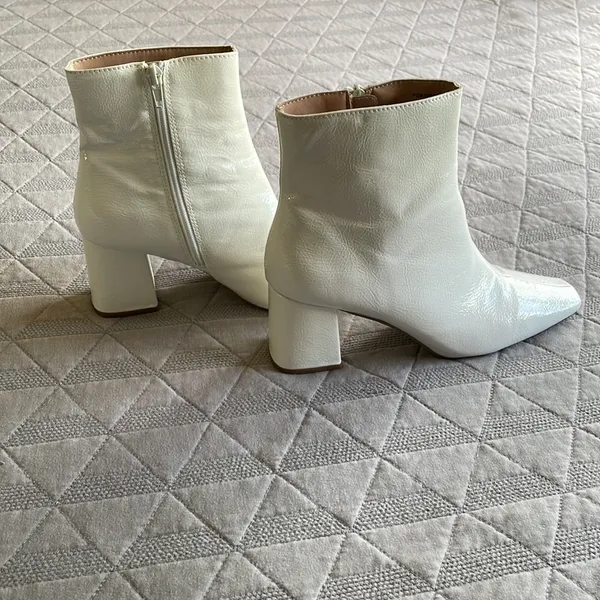 Elegant White Ankle Boots Size 8 - Image 6