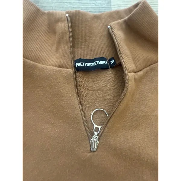 PrettyLittleThing Brown Cropped Quarter-Zip Sweatshirt‎ - SizE med - Image 2