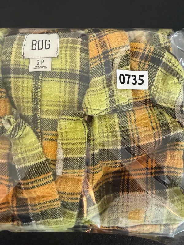 Urban Outfitters BDG Yin Yang Flannel Button Down Size Small - Image 6