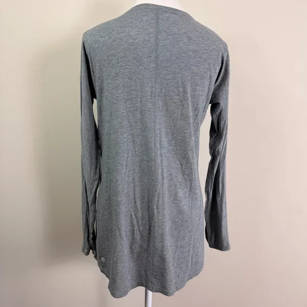 Lululemon Gray Long Sleeve Active Top Thumbholes Ladder Stitch Trim Size 8 - Image 3