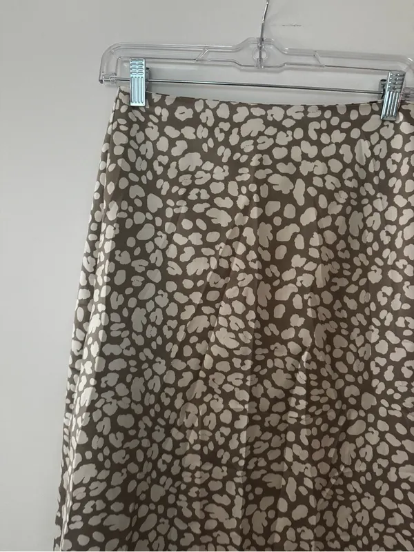 Vestique Gray and Cream Leopard Print A-Line Silk Skirt Size Small - Image 3