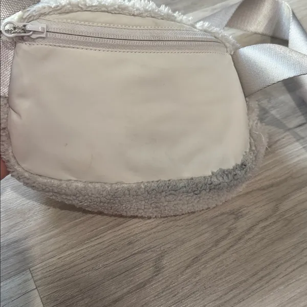 lululemon belt bag fleece version with gold hardware - Image 6
