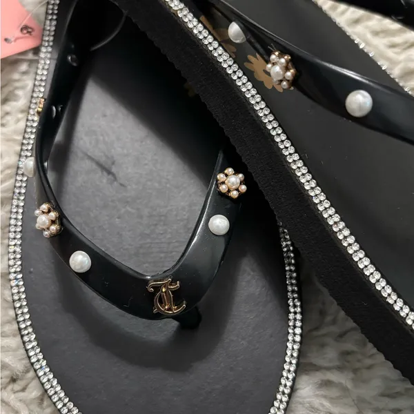 Juicy Couture Black Sandals with Gold Floral Design Size 7 - Image 8