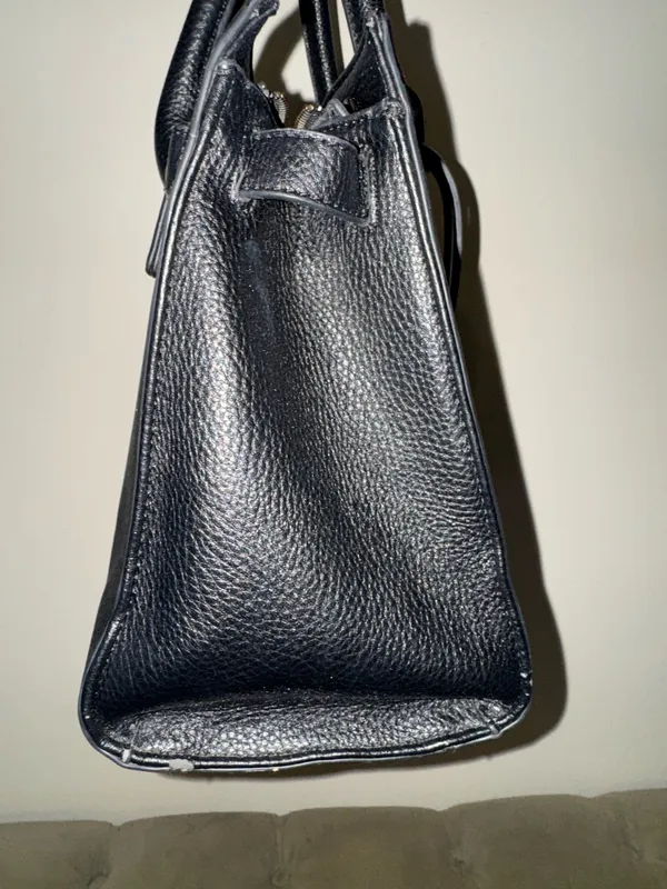 Women’s black handle bag with metal design in the front - Image 3