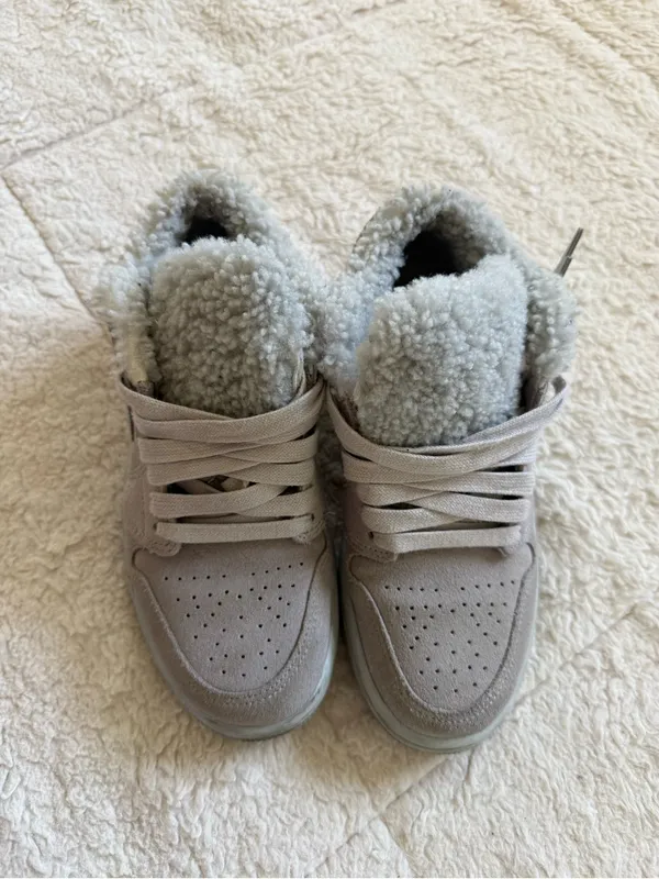Nike Air Jordan 1 Low SE Sherpa Fleece Grey Suede Sneakers Womens Size 5.5 Cozy - Image 5