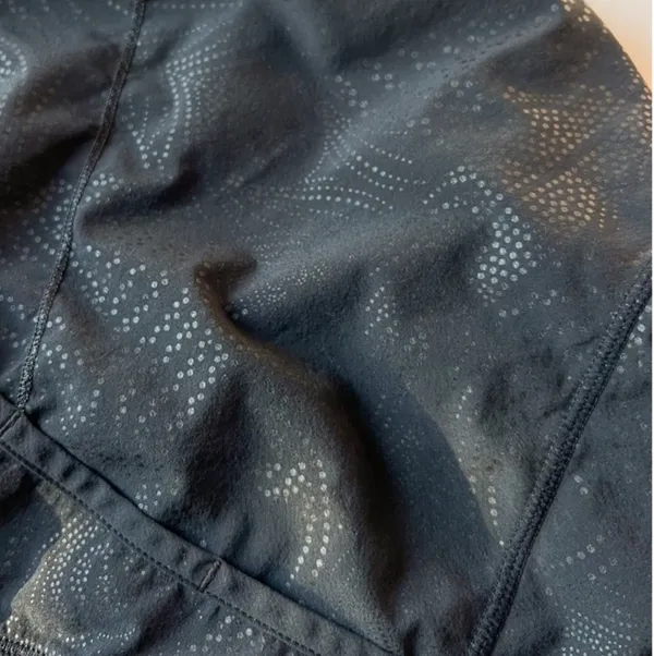 Lululemon black women’s speed up shorts 4inch inseam - Image 5