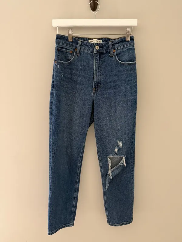 Abercrombie Curve Love High Rise Mom Jeans 26 2S - Image 3