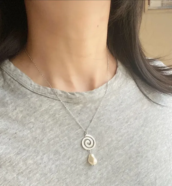 Handmade stainless steel spiral swirl uzumaki & pearl necklace🌀 - Image 7