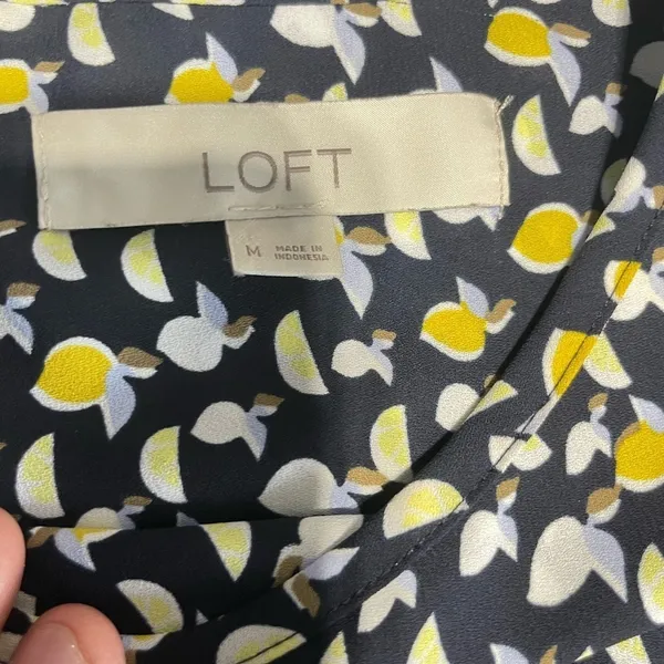 LOFT Women's Black, White, Yellow Lemon Print Flutter Cap sleeve top--Sz Med - Image 8