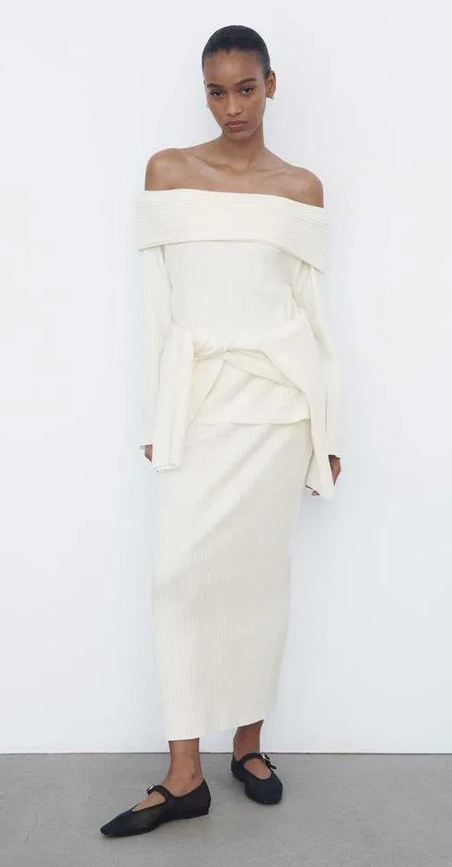 NWT White BRUSHED RIBBED PENCIL SKIRT. Size Medium - Image 4