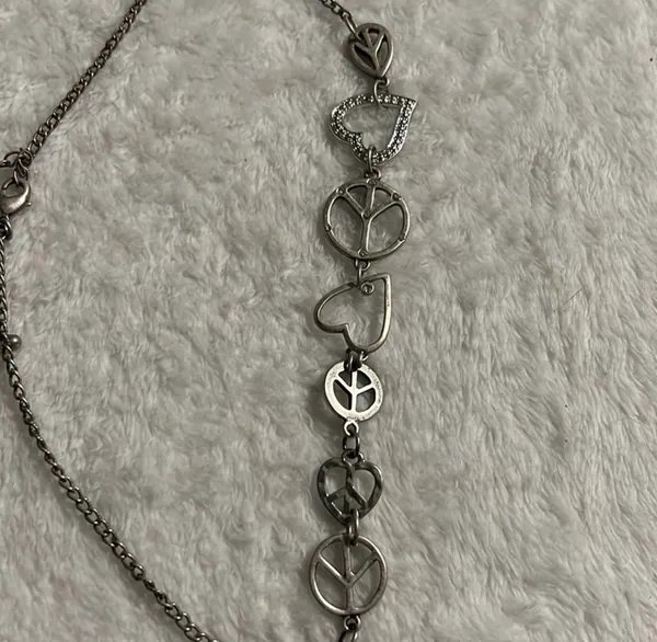 Fashion Costume Jewelry Aeropostale Hearts Peace Necklace - Image 4