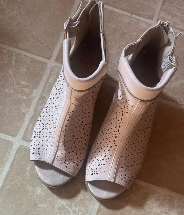 Toe Cut Heels Pink Size 6 - Image 6
