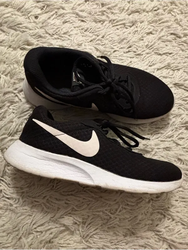 Nike Tanjun Sneakers Women’s Black & White Athletic Running Shoes Size 6.5 - Image 6